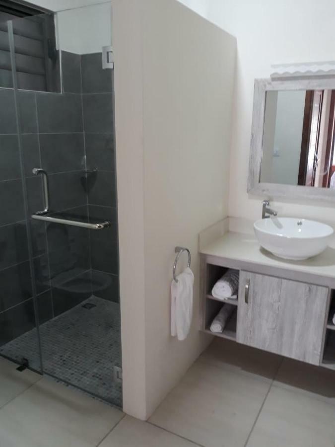 2 Bedroom Flat 15 Mins Walk From Flic En Flac Beach מראה חיצוני תמונה